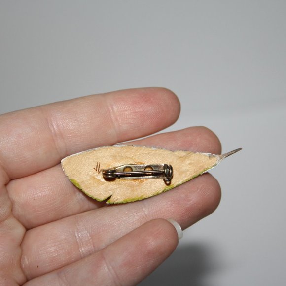 Vintage wooden feather brooch - Picture 3 of 3
